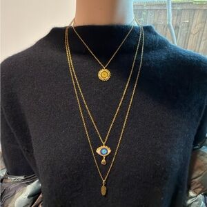 MORENA CORAZÓN triple strand necklace